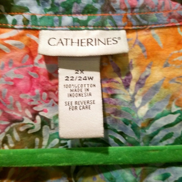 Beautiful Patterned Button Up Catherines Blouse - Picture 2 of 3